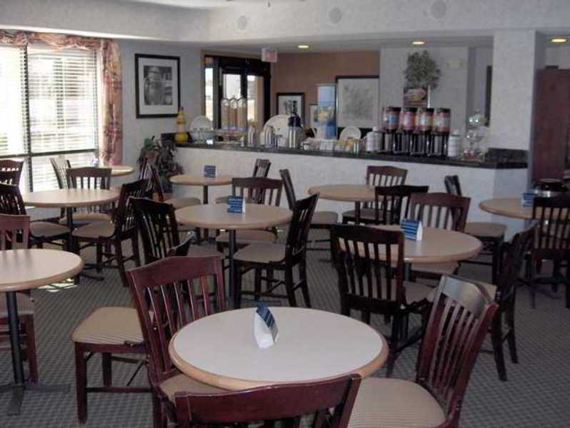 Baymont By Wyndham Thornton Hotel Restaurant photo