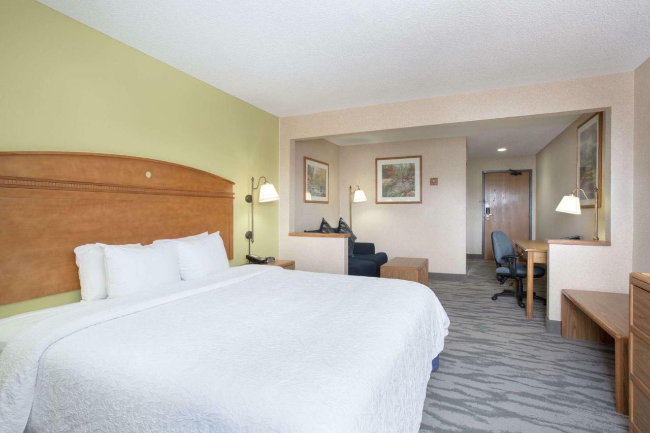 Baymont By Wyndham Thornton Hotel Exterior photo